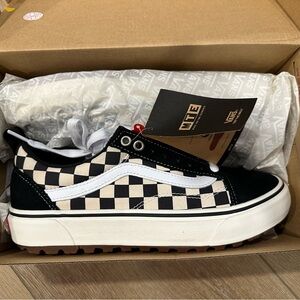 Vans Old Skool MTE

BRAND NEW WITH ORIGIAL BOX

MEN:8.5
WOMAN:10